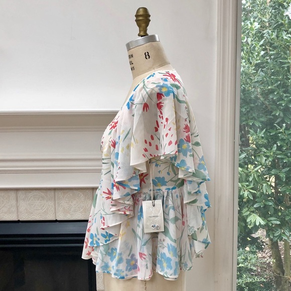 ❤️ TULAROSA ❤️  JoJo Floral Flutter Sleeve Blouse - Picture 5 of 9
